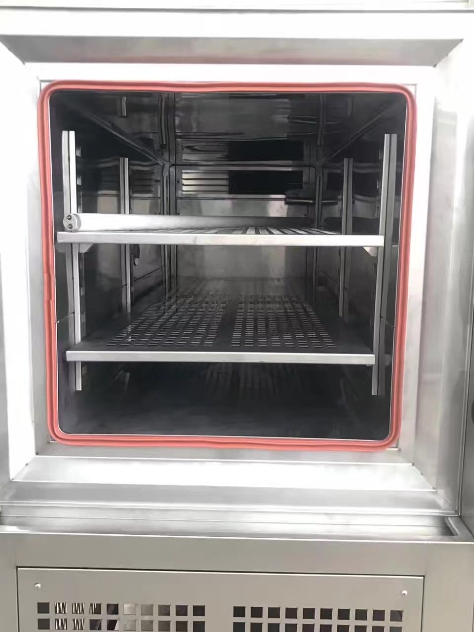 LED照明燈管燈具專用，雙85試驗/高低溫濕熱循環試驗箱產品測試區